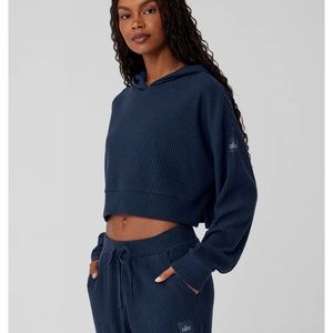 alo yoga muse hoodie in navy